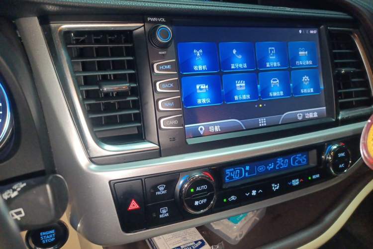Used Toyota Highlander 2018 2.0T Four-Wheel Drive Luxury Version 7 Seats China VI Standard Audio And AC Panel