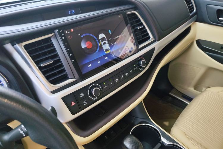 Used Toyota Highlander 2018 2.0T Two-Wheel Drive Elite Version 5 Seats China VI Standard Audio And AC Panel