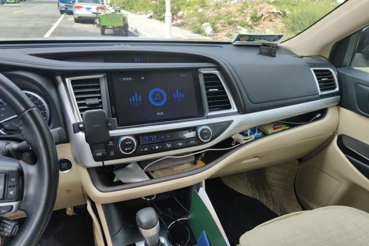 Used Toyota Highlander 2018 2.0T Four-Wheel Drive Prestige Version 7 Seats China VI Standard Audio And AC Panel
