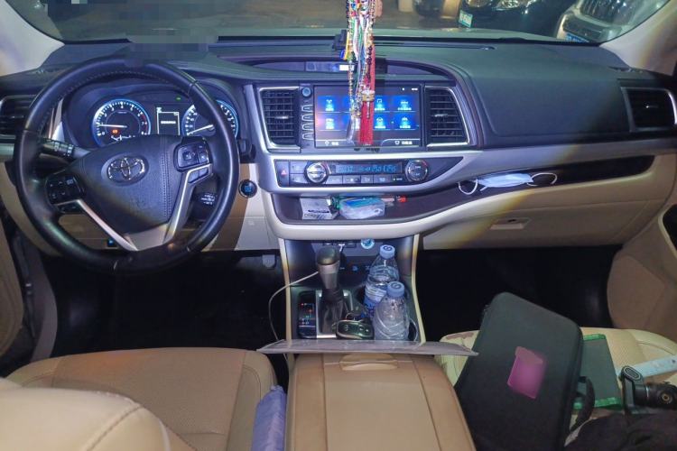 Used Toyota Highlander 2018 2.0T Four-Wheel Drive Luxury Version 7 Seats China VI Standard Center Console