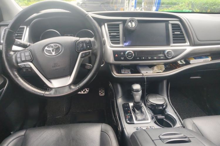 Used Toyota Highlander 2018 2.0T Four-Wheel Drive Supreme Edition 7-Seater China VI Center Console