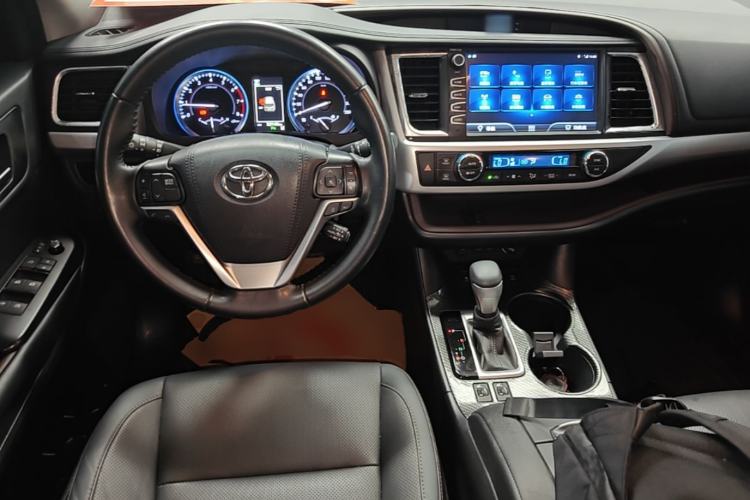 Used Toyota Highlander 2018 2.0T Four-Wheel Drive Luxury Version 7 Seats China VI Standard Center Console
