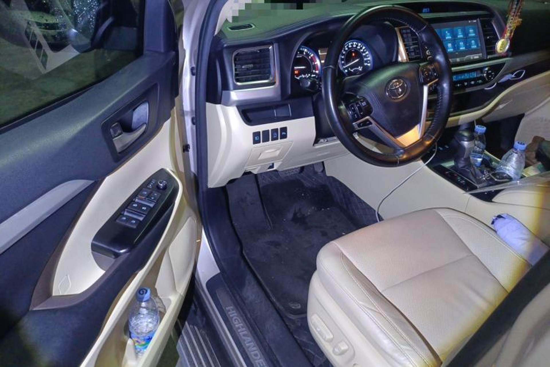 Used Toyota Highlander 2018 2.0T Four-Wheel Drive Luxury Version 7 Seats China VI Standard Driver Seat