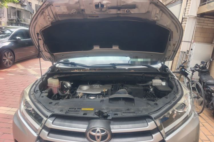 Used Toyota Highlander 2018 2.0T Two-Wheel Drive Elite Edition 5 Seats Emission Standard China V Engine Bay
