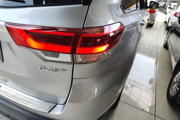 Used Toyota Highlander 2018 2.0T Two-Wheel Drive Elite Version 5 Seats China VI Standard Exterior 3
