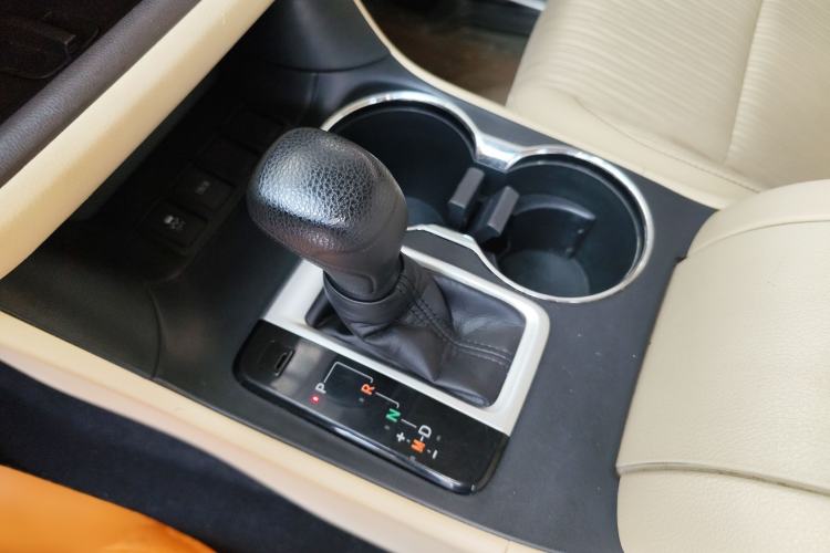 Used Toyota Highlander 2018 2.0T Two-Wheel Drive Elite Version 5 Seats China VI Standard Gear Lever
