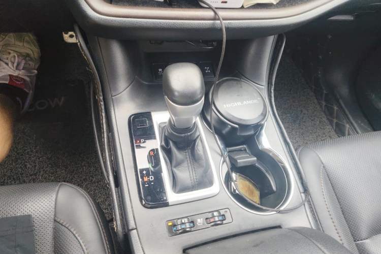 Used Toyota Highlander 2018 2.0T Four-Wheel Drive Supreme Edition 7-Seater China VI Gear Lever