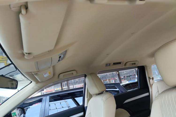 Used Toyota Highlander 2018 2.0T Two-Wheel Drive Elite Version 5 Seats China VI Standard Headliner