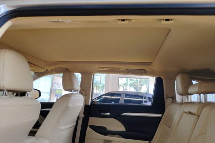 Used Toyota Highlander 2018 2.0T Two-Wheel-Drive Luxury Edition 7 Seats Emission Standard China V Headliner