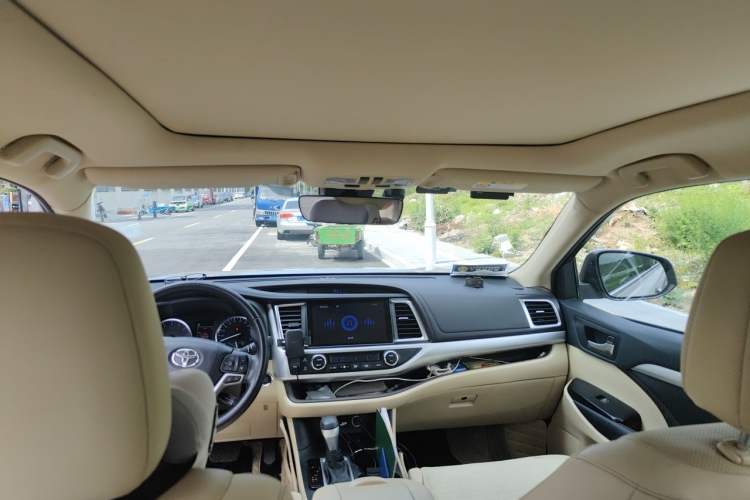 Used Toyota Highlander 2018 2.0T Four-Wheel Drive Prestige Version 7 Seats China VI Standard Headliner