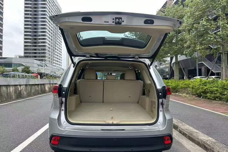 Used Toyota Highlander 2018 2.0T Two-Wheel Drive Elite Version 5 Seats China VI Standard Interior 10