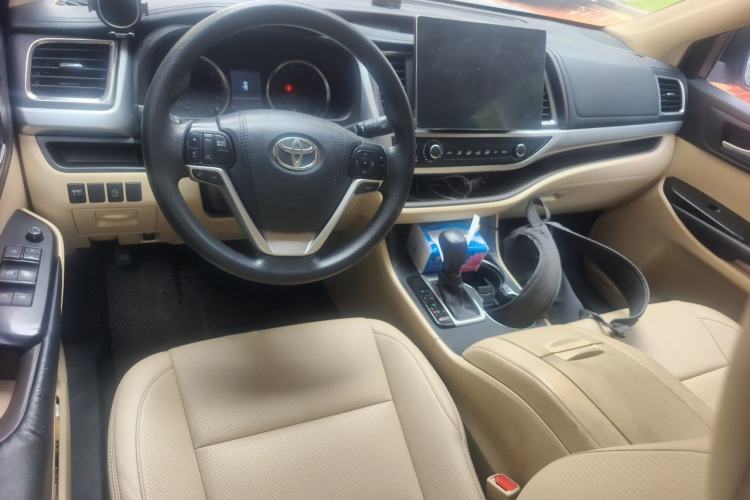Used Toyota Highlander 2018 2.0T Two-Wheel Drive Elite Edition 5 Seats Emission Standard China V Interior 2
