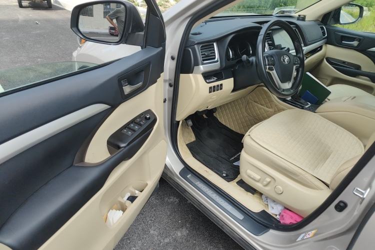 Used Toyota Highlander 2018 2.0T Four-Wheel Drive Prestige Version 7 Seats China VI Standard Interior 3