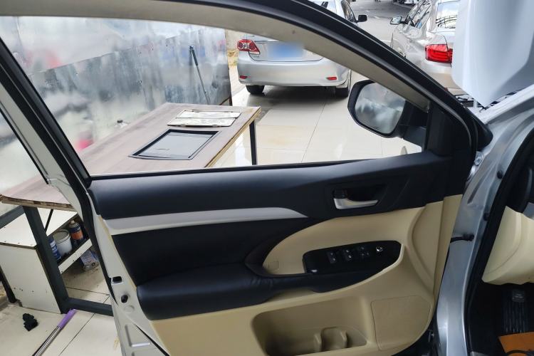 Used Toyota Highlander 2018 2.0T Two-Wheel Drive Elite Version 5 Seats China VI Standard Interior 5
