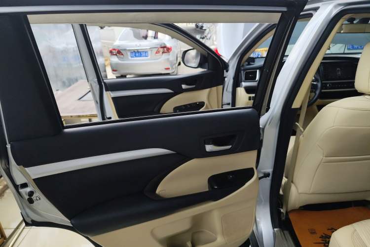 Used Toyota Highlander 2018 2.0T Two-Wheel Drive Elite Version 5 Seats China VI Standard Interior 6