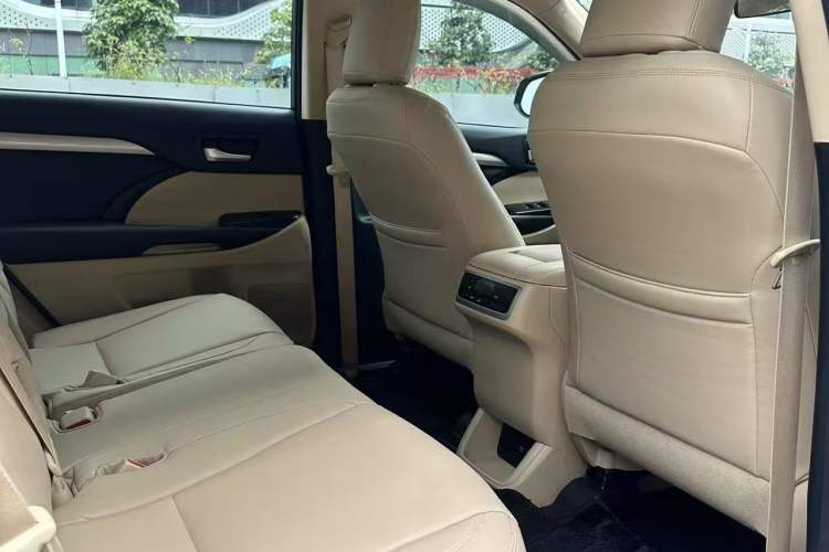 Used Toyota Highlander 2018 2.0T Two-Wheel Drive Elite Version 5 Seats China VI Standard Interior 8