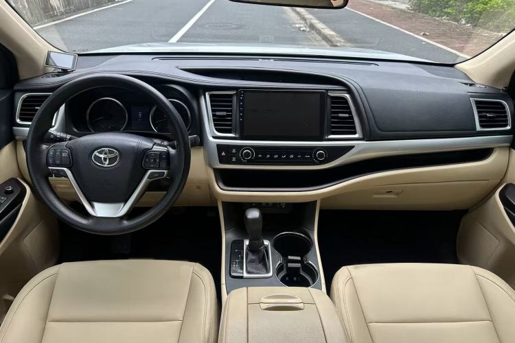 Used Toyota Highlander 2018 2.0T Two-Wheel Drive Elite Version 5 Seats China VI Standard Interior 9