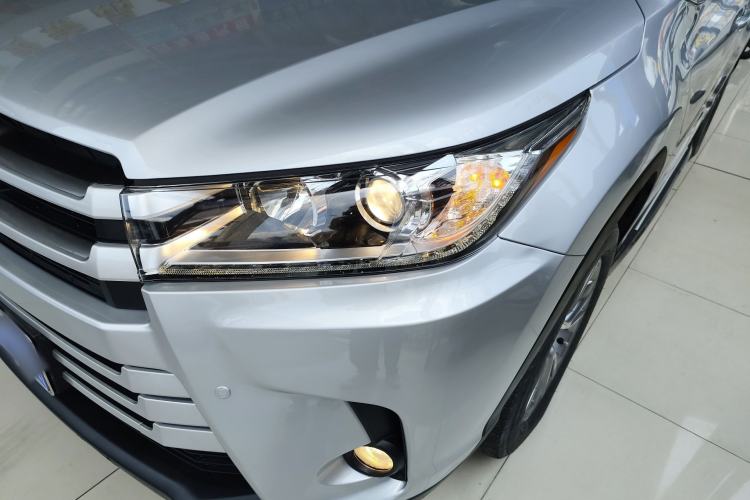 Used Toyota Highlander 2018 2.0T Two-Wheel Drive Elite Version 5 Seats China VI Standard Left Front Headlight