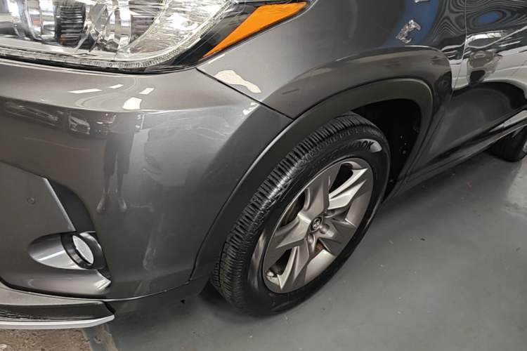Used Toyota Highlander 2018 2.0T Four-Wheel Drive Luxury Version 7 Seats China VI Standard Left Front Wheel Hub