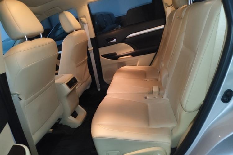 Used Toyota Highlander 2018 2.0T Four-Wheel Drive Luxury Version 7 Seats China VI Standard Left Rear Seat