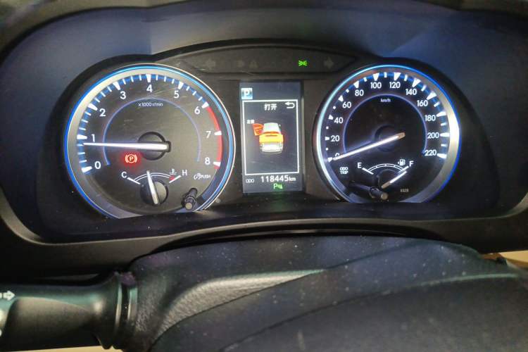 Used Toyota Highlander 2018 2.0T Four-Wheel Drive Luxury Version 7 Seats China VI Standard Odometer Close Up