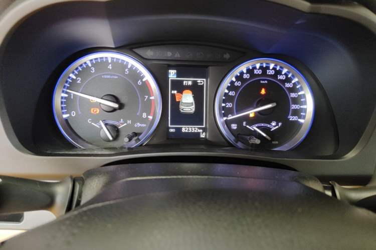 Used Toyota Highlander 2018 2.0T Two-Wheel-Drive Luxury Edition 7 Seats Emission Standard China V Odometer Close Up