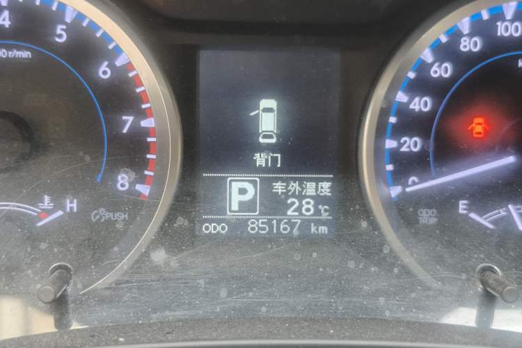 Used Toyota Highlander 2018 2.0T Two-Wheel Drive Elite Edition 5 Seats Emission Standard China V Odometer Close Up