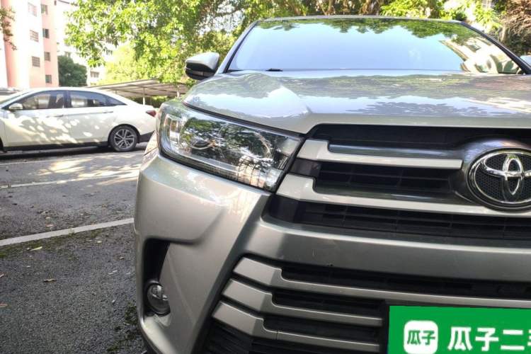 Used Toyota Highlander 2018 2.0T Two-Wheel Drive Elite Edition 7 Seats Emission Standard China V Right Front Headlight