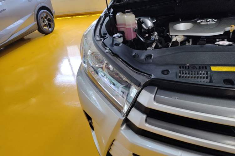 Used Toyota Highlander 2018 2.0T Two-Wheel-Drive Luxury Edition 7 Seats Emission Standard China V Right Front Headlight