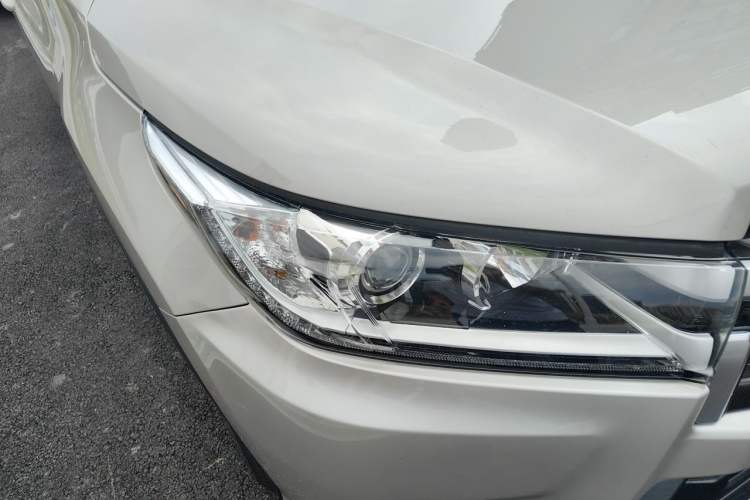Used Toyota Highlander 2018 2.0T Four-Wheel Drive Prestige Version 7 Seats China VI Standard Right Front Headlight