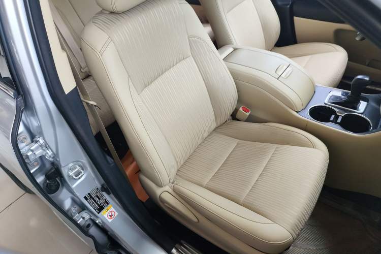 Used Toyota Highlander 2018 2.0T Two-Wheel Drive Elite Version 5 Seats China VI Standard Right Front Seat