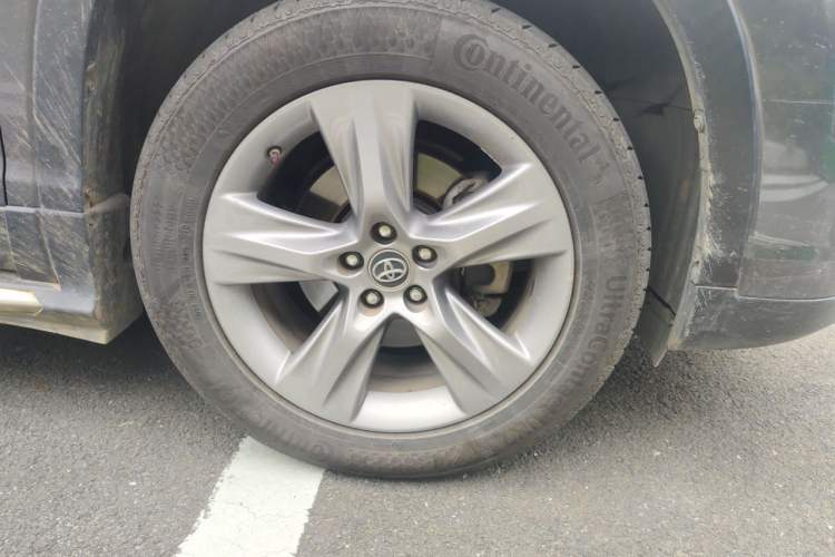 Used Toyota Highlander 2018 2.0T Four-Wheel Drive Supreme Edition 7-Seater China VI Right Front Wheel Hub