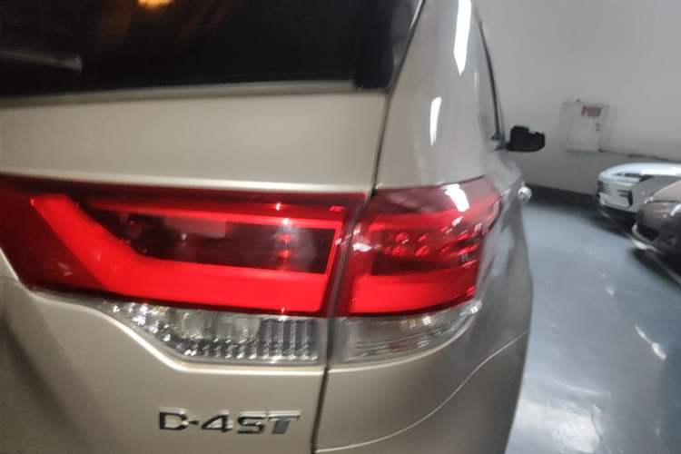 Used Toyota Highlander 2018 2.0T Four-Wheel Drive Luxury Version 7 Seats China VI Standard Right Rear Taillight
