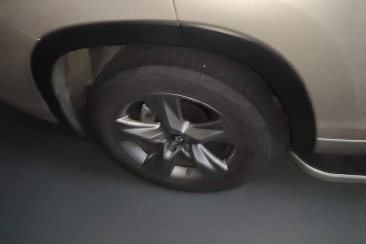 Used Toyota Highlander 2018 2.0T Four-Wheel Drive Luxury Version 7 Seats China VI Standard Right Rear Wheel Hub