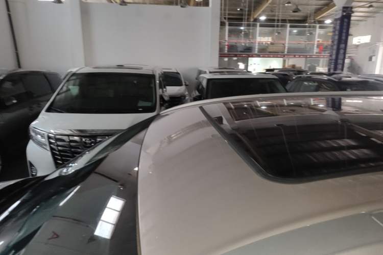 Used Toyota Highlander 2018 2.0T Four-Wheel Drive Luxury Version 7 Seats China VI Standard Roof