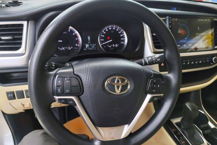 Used Toyota Highlander 2018 2.0T Two-Wheel Drive Elite Version 5 Seats China VI Standard Steering Wheel
