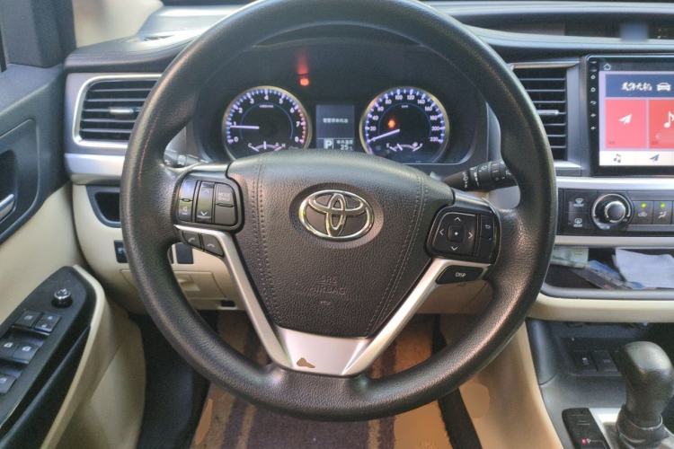 Used Toyota Highlander 2018 2.0T Two-Wheel Drive Elite Edition 7 Seats Emission Standard China V Steering Wheel
