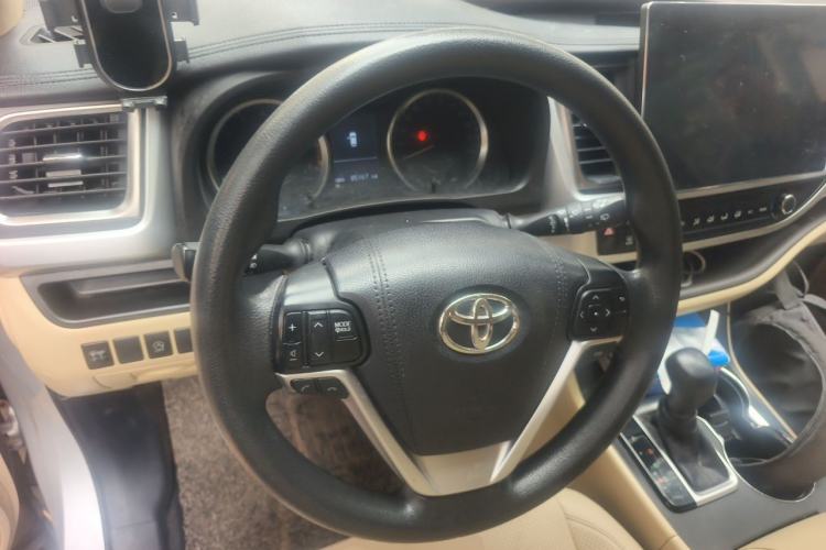 Used Toyota Highlander 2018 2.0T Two-Wheel Drive Elite Edition 5 Seats Emission Standard China V Steering Wheel