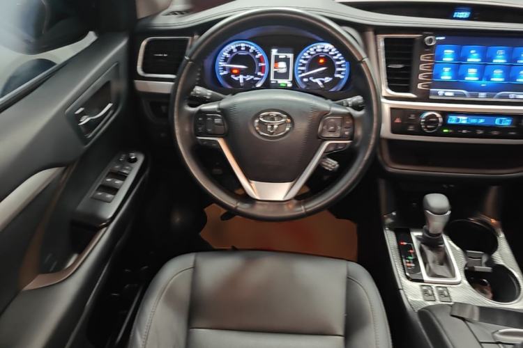 Used Toyota Highlander 2018 2.0T Four-Wheel Drive Luxury Version 7 Seats China VI Standard Steering Wheel