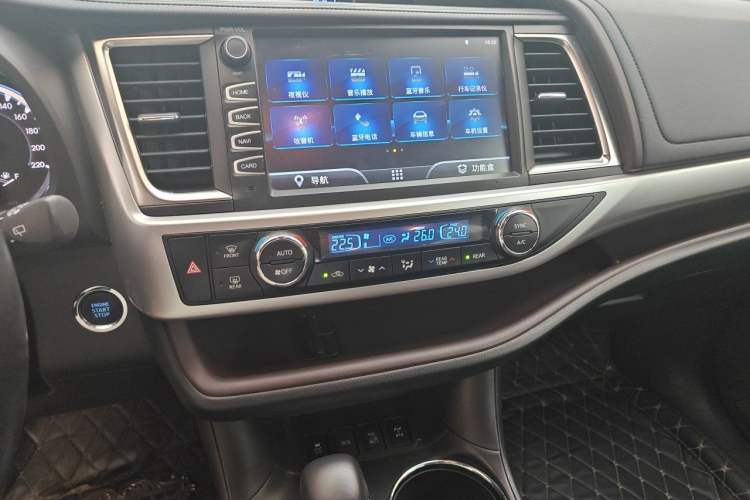 Used Toyota Highlander 2018 2.0T Four-Wheel Drive Luxury Edition 7 Seats China V Emission Standard Audio And AC Panel