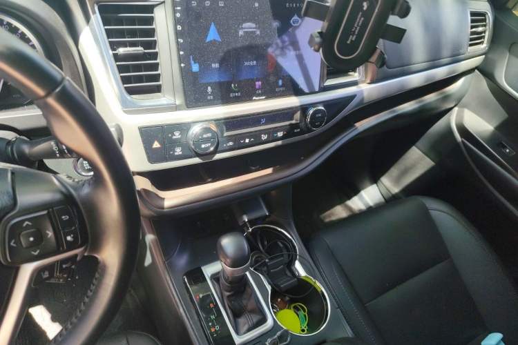Used Toyota Highlander 2018 2.0T Four-Wheel Drive Luxury Edition 7 Seats China V Emission Standard Audio And AC Panel