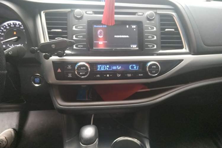 Used Toyota Highlander 2018 2.0T Four-Wheel Drive Luxury Edition 7 Seats China V Emission Standard Audio And AC Panel