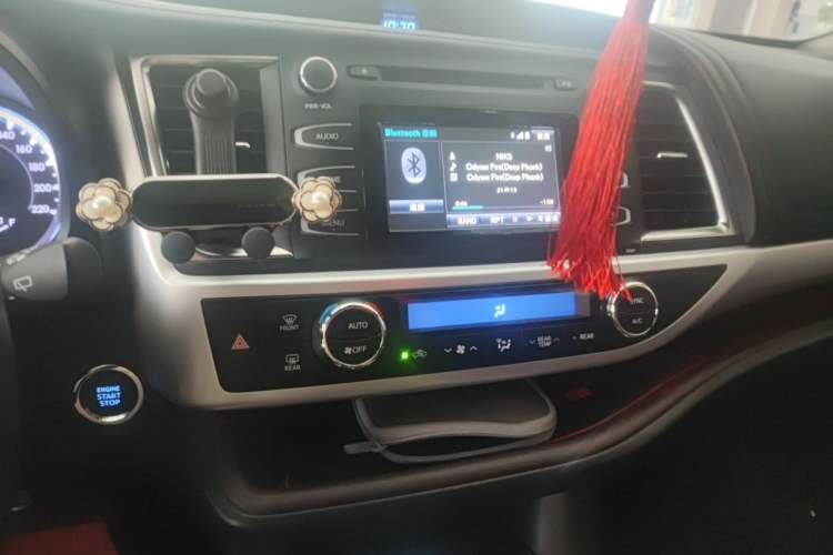 Used Toyota Highlander 2018 2.0T Four-Wheel Drive Luxury Edition 7 Seats China V Emission Standard Audio And AC Panel