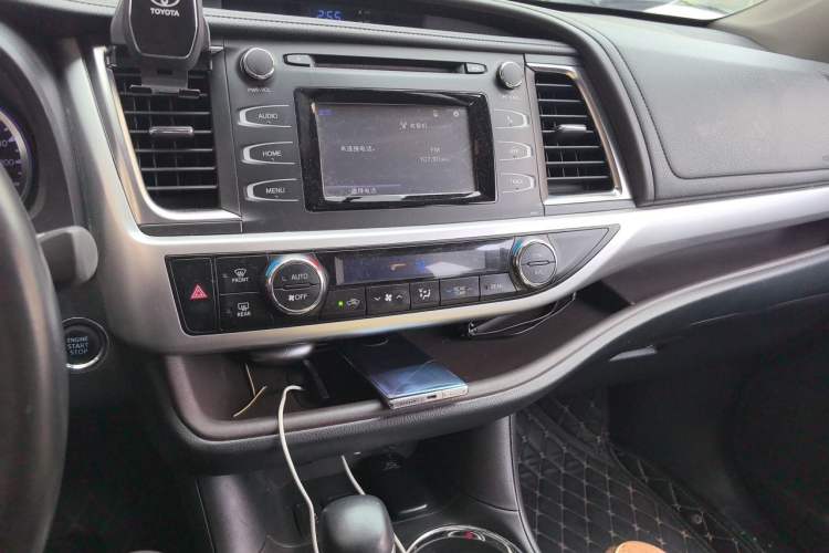 Used Toyota Highlander 2018 2.0T Four-Wheel Drive Luxury Edition 7 Seats China V Emission Standard Audio And AC Panel