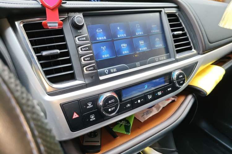 Used Toyota Highlander 2018 2.0T Four-Wheel Drive Luxury Edition 7 Seats China V Emission Standard Audio And AC Panel