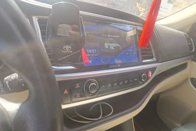 Used Toyota Highlander 2018 2.0T Four-Wheel Drive Elite Edition 7 Seats China VI Standard Audio And AC Panel