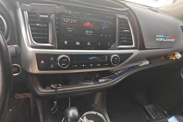 Used Toyota Highlander 2018 2.0T Four-Wheel Drive Prestige Version 7 Seats China VI Standard Audio And AC Panel