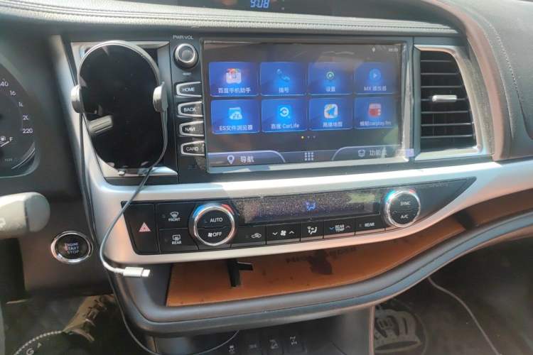 Used Toyota Highlander 2018 2.0T Four-Wheel Drive Luxury Version 7 Seats China VI Standard Audio And AC Panel