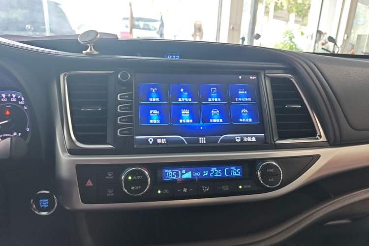 Used Toyota Highlander 2018 2.0T Four-Wheel Drive Luxury Version 7 Seats China VI Standard Audio And AC Panel