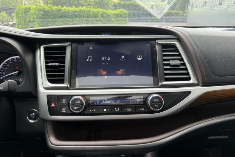 Used Toyota Highlander 2018 2.0T Four-Wheel Drive Prestige Version 7 Seats China V Emission Standard Audio And AC Panel